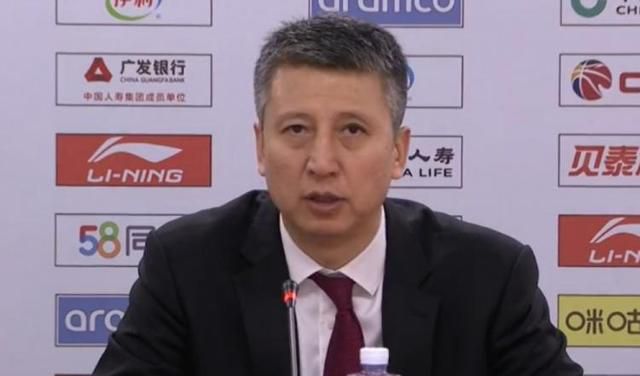 女人把尿口扒开让男人捅